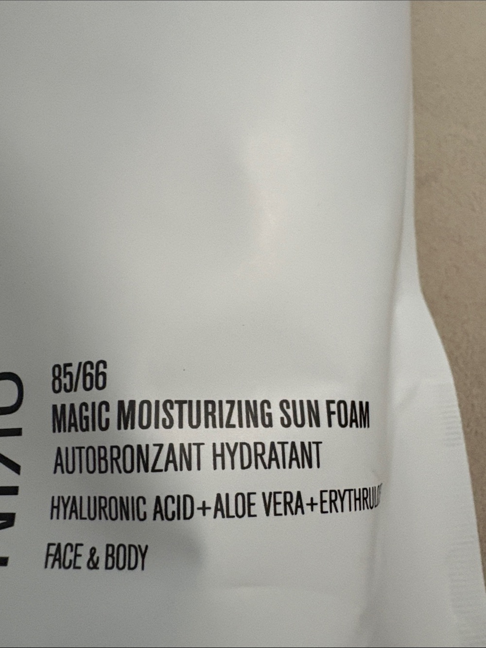 IL MAKIAGE Skin Magic Moisturizing Sun Foam - White with kabuki brush for face - Picture 2 of 2